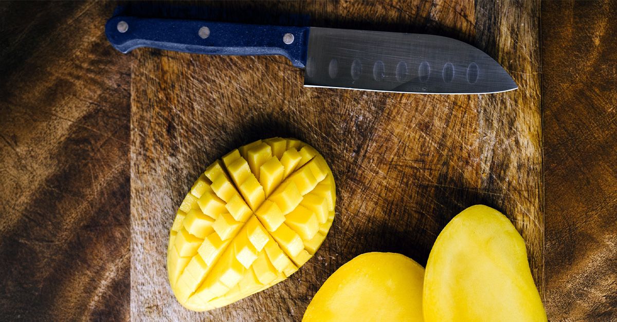 Consumul zilnic a două porții de mango ar putea susține sănătatea inimii după menopauză