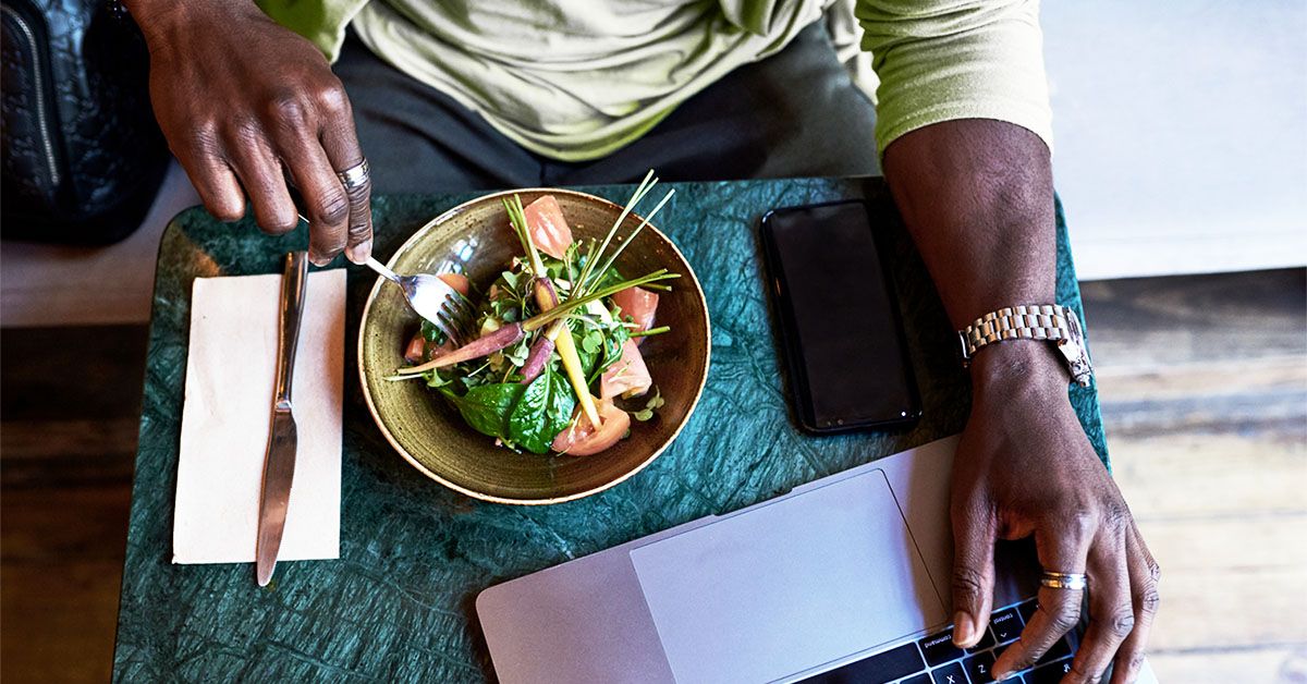 Diete cu puține calorii: posibile efecte negative asupra sănătății mintale