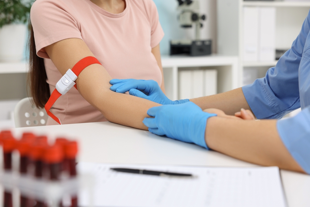 Analize medicale fără costuri în 2026: Ghidul tău pentru utilizarea biletului de trimitere și soluții în cazul lipsei fondurilor