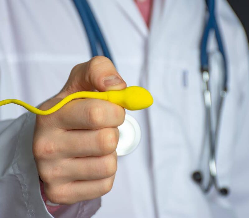 laptopul pe genunchi noptile pierdute si statul prea mult pe scaun obiceiurile aparent banale care pot afecta fertilitatea masculina 6a74b1555fa71